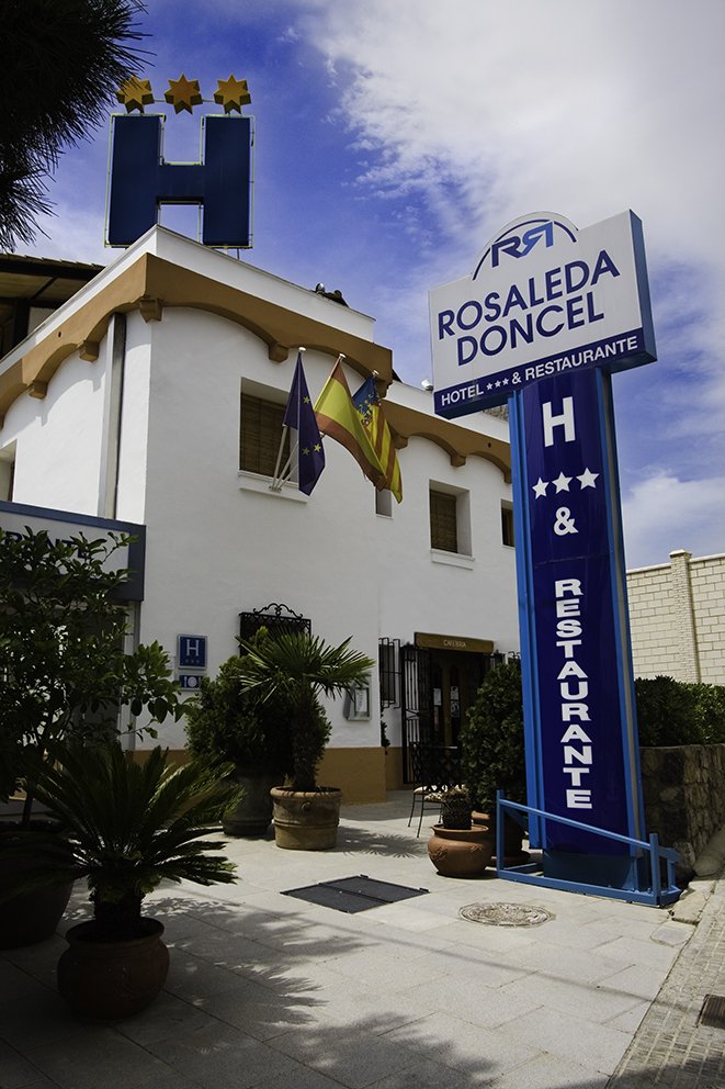 RosaledaDoncel's tweet photo. Disfruta del Verano con nosotros... estancias en Julio desde 40€/noche.
Reserva directamente y obtendrás un -5% de descuento en https://t.co/0gw1QTaJ5w o telefono 964128017

#jerica #hotelrosaledadoncel https://t.co/DXkG6Wv28m
