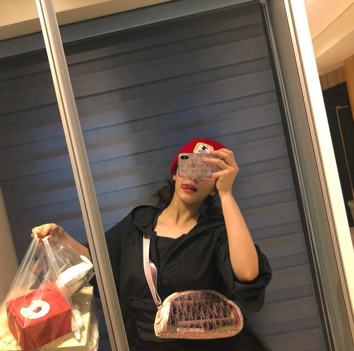 somifashion's tweet photo. 190505 인스타그램 #소미 #Somi #somifashion 
가방
Dior
링크x
아노락
￦92,000 ONE HUNNNIT
[19 SPORTY ANORAK JK]
https://t.co/uThOYAbaBS https://t.co/7ZAKpMmgVI