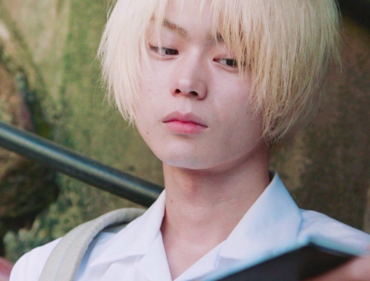 羊 二次元から抜け出してきたみたいな白に近い金髪や白髪ロングが似合ってしまう菅田将暉さんってやっぱり最高に顔がいい