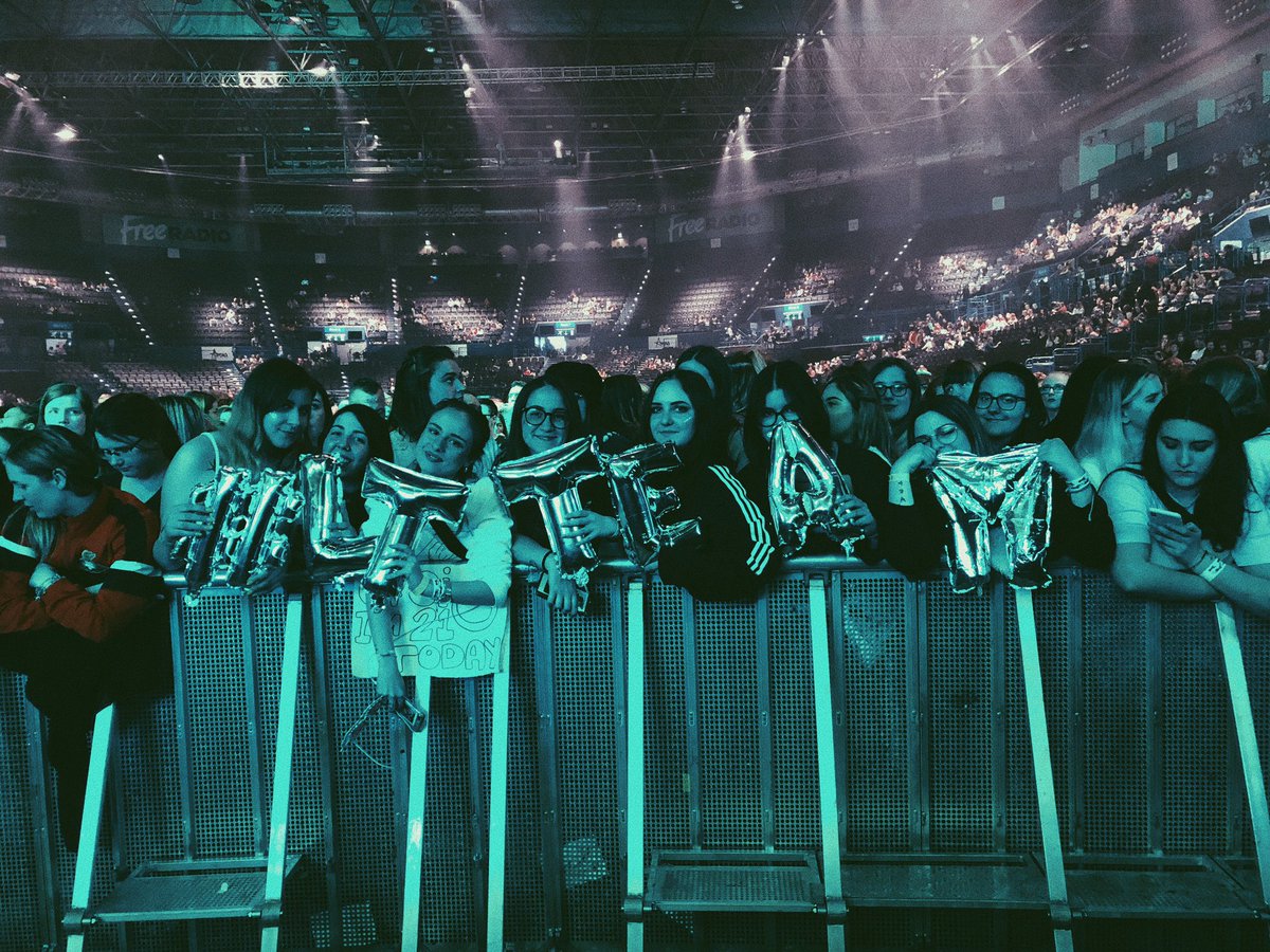 _lousavedme's tweet image. For u.
#LTTEAM
#HitsLiveBirmingham
#HitsLiveLouis