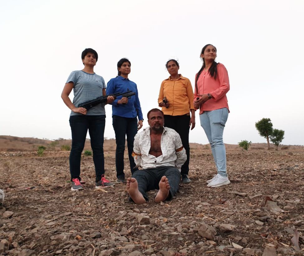 Dreaded history-sheeter Jusab Allarakha nabbed by ATS team including four woman PSI deshgujarat.com/2019/05/05/dre…