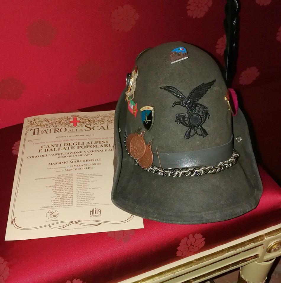 DavideMuradore's tweet photo. Prima volta di un coro alpino al Teatro alla Scala, PRESENTE #coroanamilano #teatroallascala #alpiniadunata2019 https://t.co/84eoiMsoys