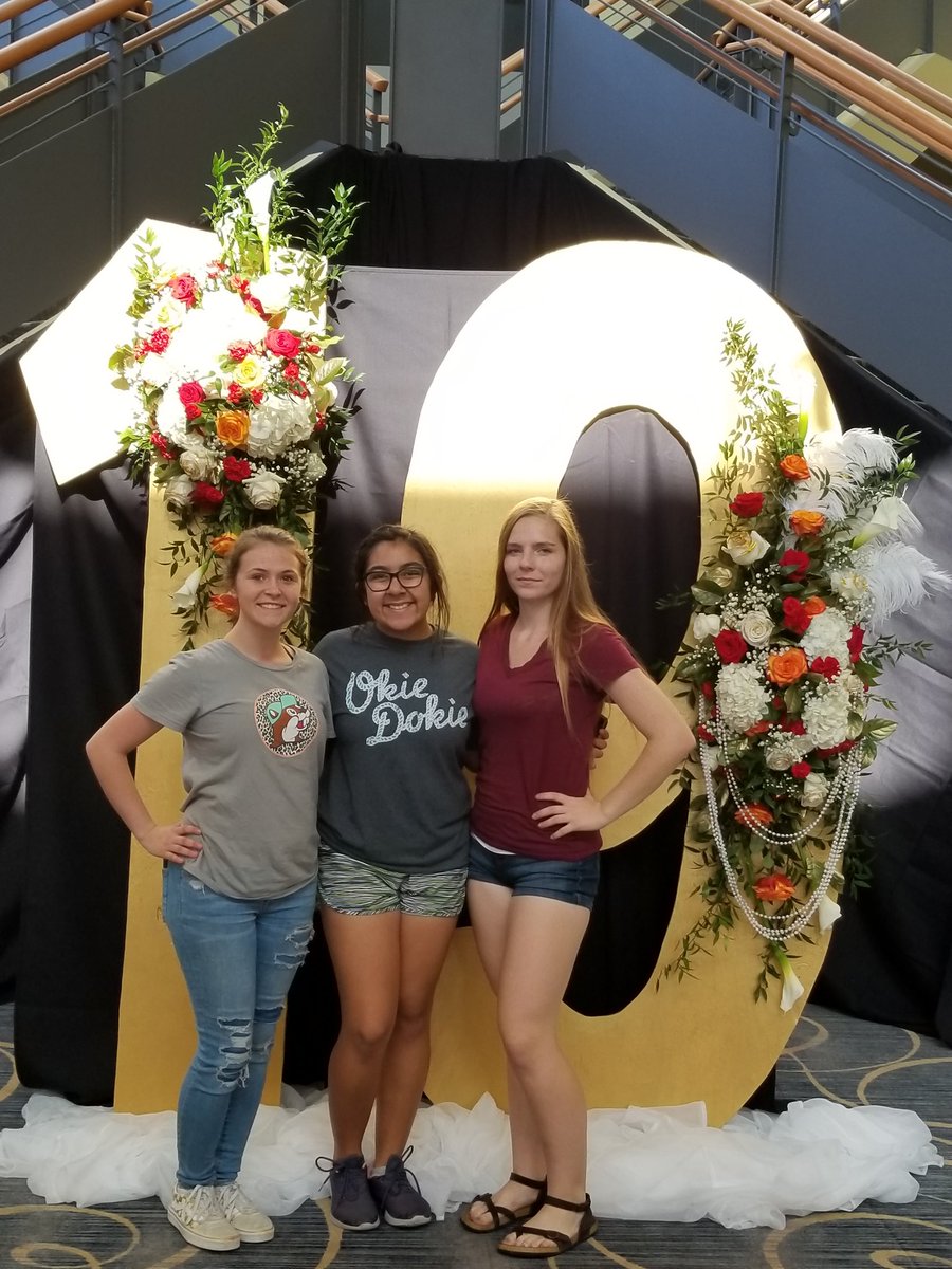 MrsSmithCCHS's tweet image. More prom flower photos! Thank you to all the students to we&apos;re involved in creating them and to the team of volunteers who helped assemble.