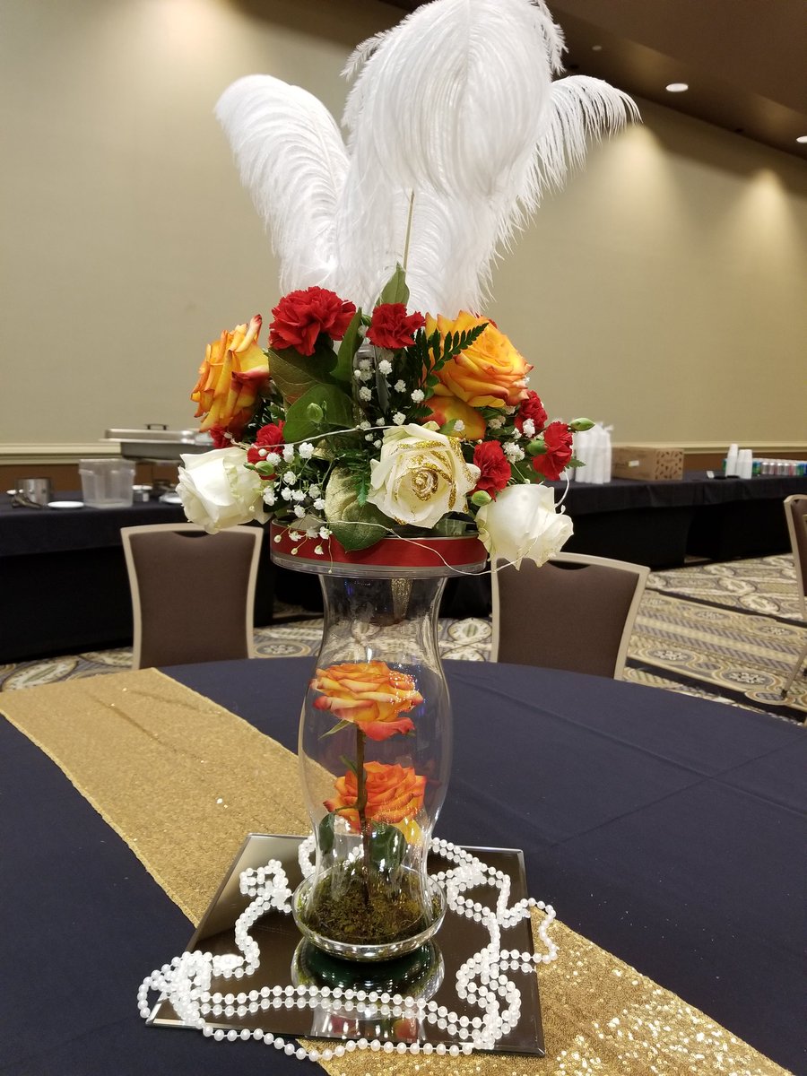 MrsSmithCCHS's tweet image. More prom flower photos! Thank you to all the students to we&apos;re involved in creating them and to the team of volunteers who helped assemble.