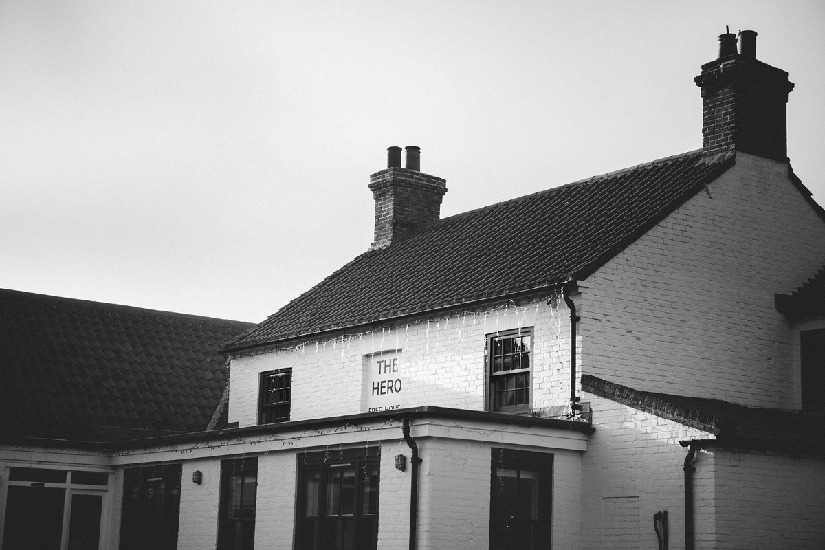 Popping in for a pint? 🍻

Our bar also serves the same delicious menu as our restaurant! 

theheroburnhamovery.co.uk 

#Norfolk #Restaurant