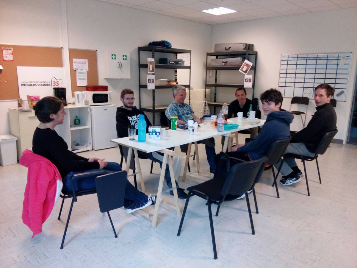 UDPS35's tweet photo. 3ème journée de formation pour nos futurs secouristes
#udps35 #securitecivile #premierssecours #anps #pse1 https://t.co/EFQHXB06dF