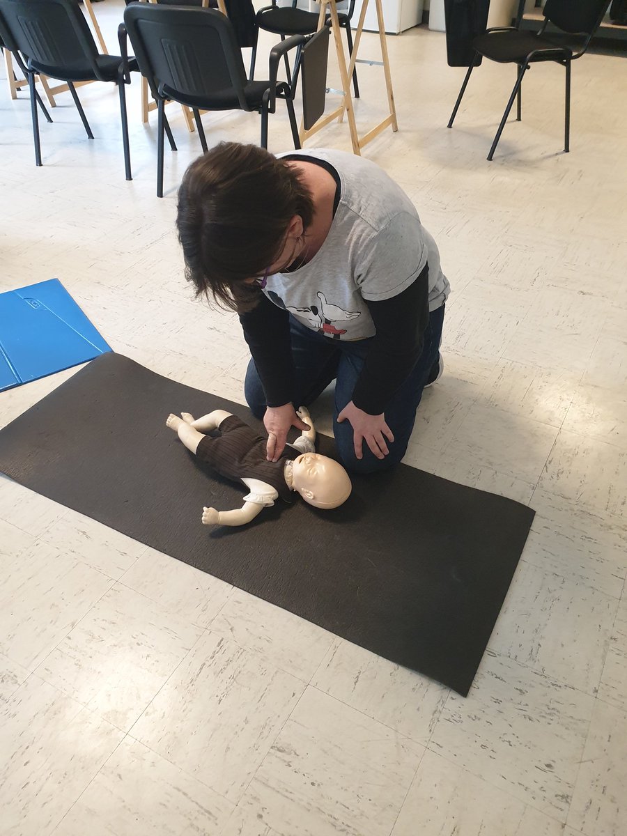 UDPS35's tweet photo. 3ème journée de formation pour nos futurs secouristes
#udps35 #securitecivile #premierssecours #anps #pse1 https://t.co/EFQHXB06dF