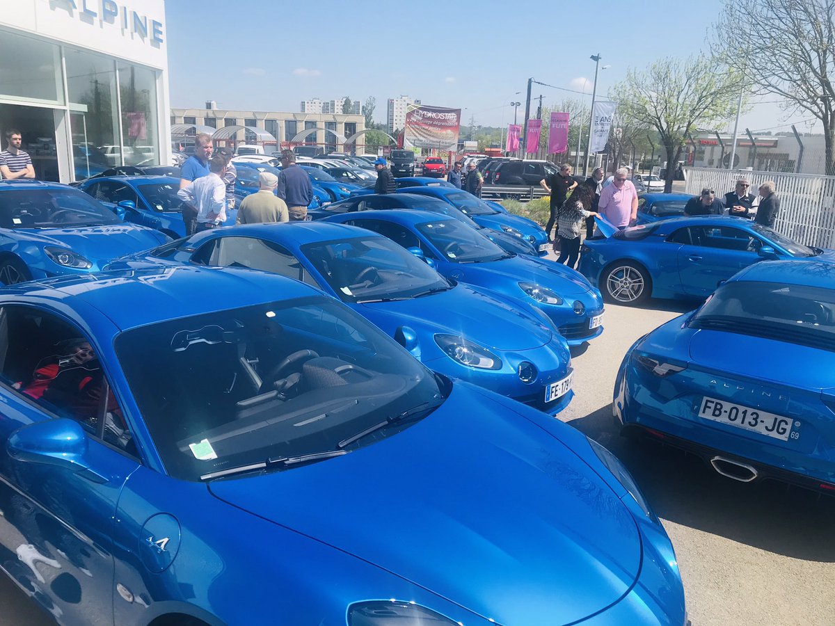 guillaumeherent's tweet photo. @JP_Dauce :) Beaucoup d’A110 aussi au passage du #TourAuto2019 à Villefranche-sur-Saône grâce à la concession @GroupeThivolle 👍🏻 https://t.co/O7gkVOOrkF