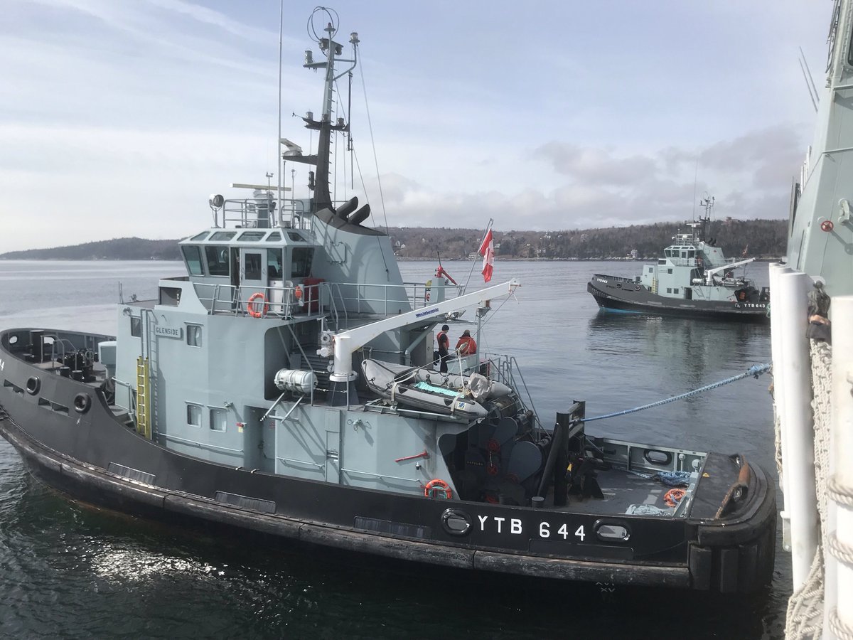 #RCNavy tugs #GLENSIDE & #GLENBROOK alongside HMCS VILLE DE QUEBEC. Holding station off #PointPleasantPark, #Halifax for #BattleOfAtlantic2019