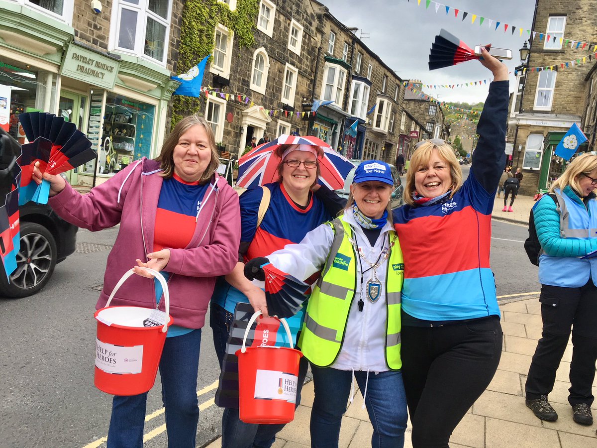 northyorksc's tweet photo. Chris Skaife, Mayor of #PateleyBridge, has put on a different hat today and is volunteering as a #tourmaker!  Here she is with the team collecting for the @letouryorkshire official charity @HelpforHeroes  #tdy #NorthYorkshire https://t.co/I0v2auIv82