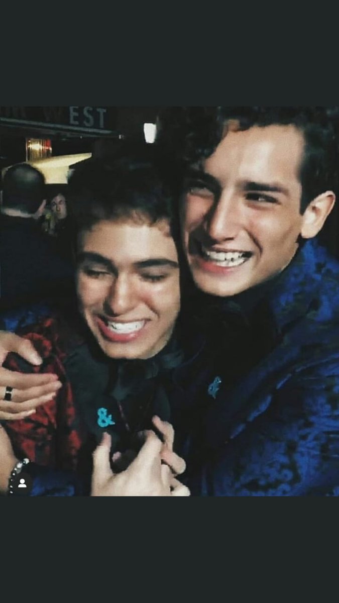 Viricobos5's tweet photo. “Estoy seguro de que te amo en todas las realidades, Joaco. Y si en alguna no te amo, es porque soy más pendejo de lo normal en ese universo. Pero me voy a dar cuenta, vas a ver. Tarde o temprano todos los Emilio Marcos se enamoran de su Joaquín Bondoni”. https://t.co/pVrFlULFkw
