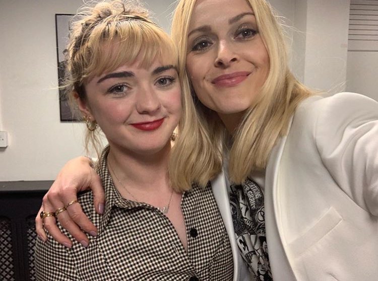 Best Of Maisie On Twitter Maisie Williams With Fearne Cotton And