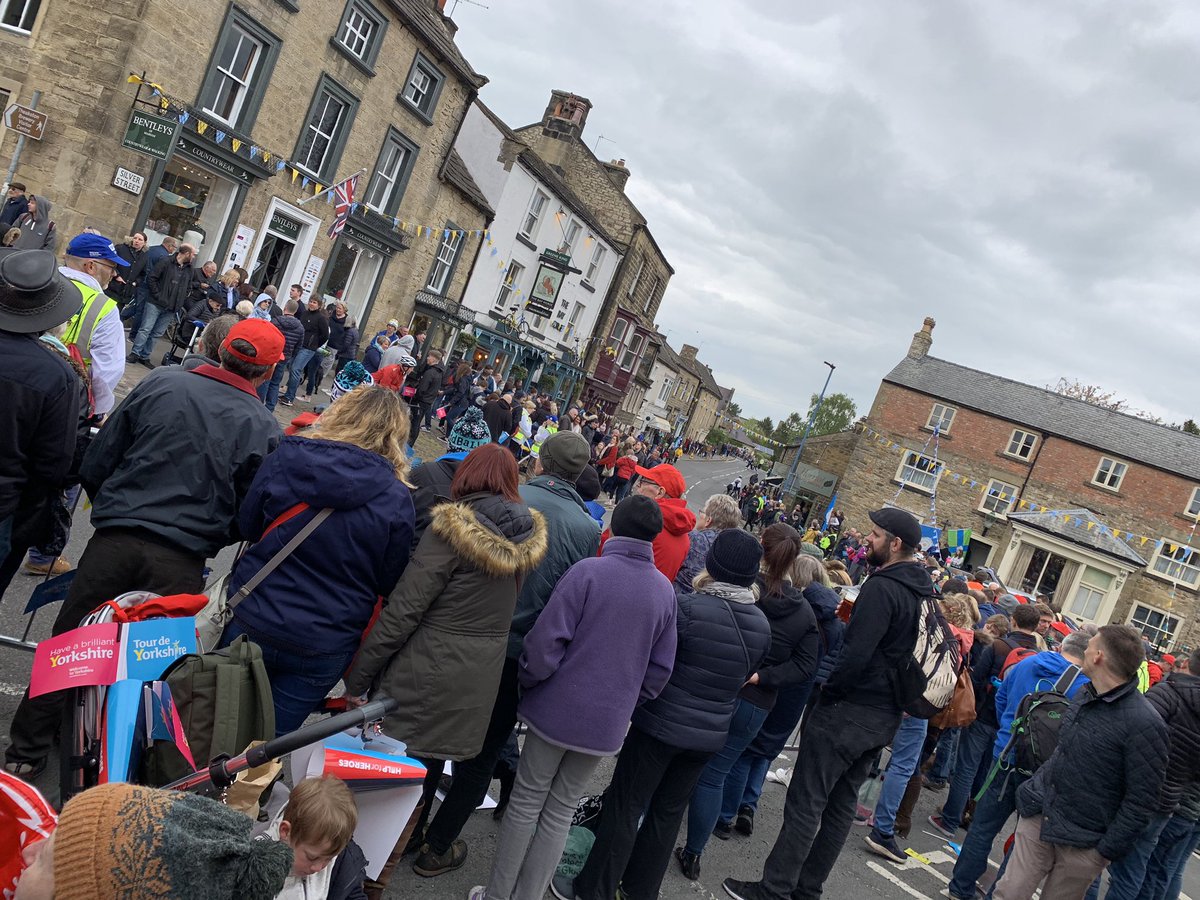 GHRHarrogate's tweet photo. #Masham you are looking glorious for the #TourDeYorkshire! 🚲 #StrayTDY #TDY
@BethParsons91 is on the ground and ready for the arrival of the men’s peloton at about 3.20pm👍 https://t.co/yEVO9TsFbD