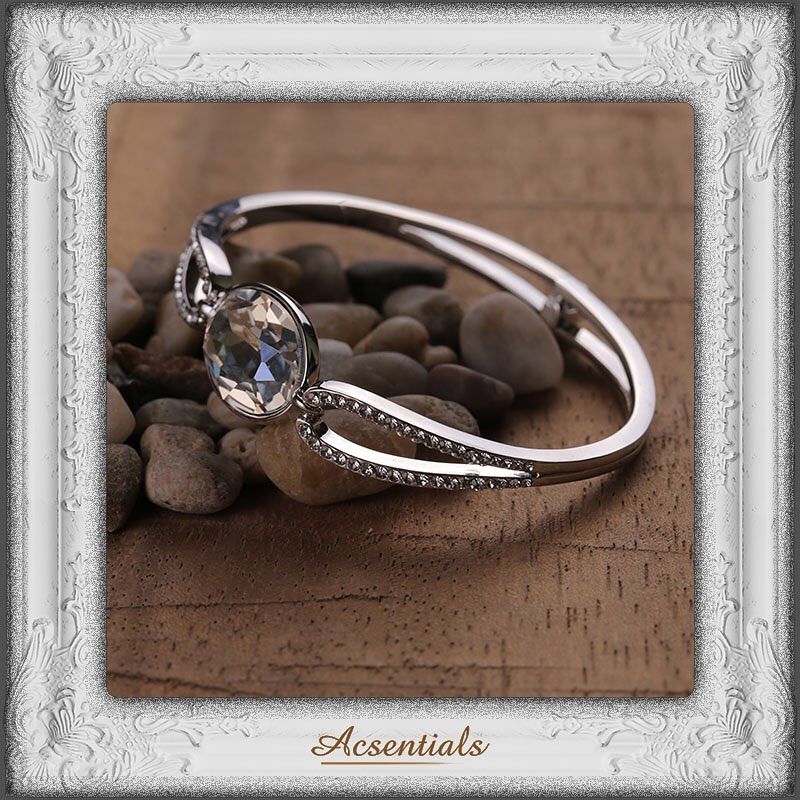 AcsentialsIndia's tweet photo. Swarovski Crystal Bracelet. 
.
.
#swarovskicrystalcollection #swarovskicrystals #bracelets #jewellery #jewellerylover #jewelleryaddict #onlinewebsite #onlineshopping #buyitonline #acsentials https://t.co/G1xDphDqSX