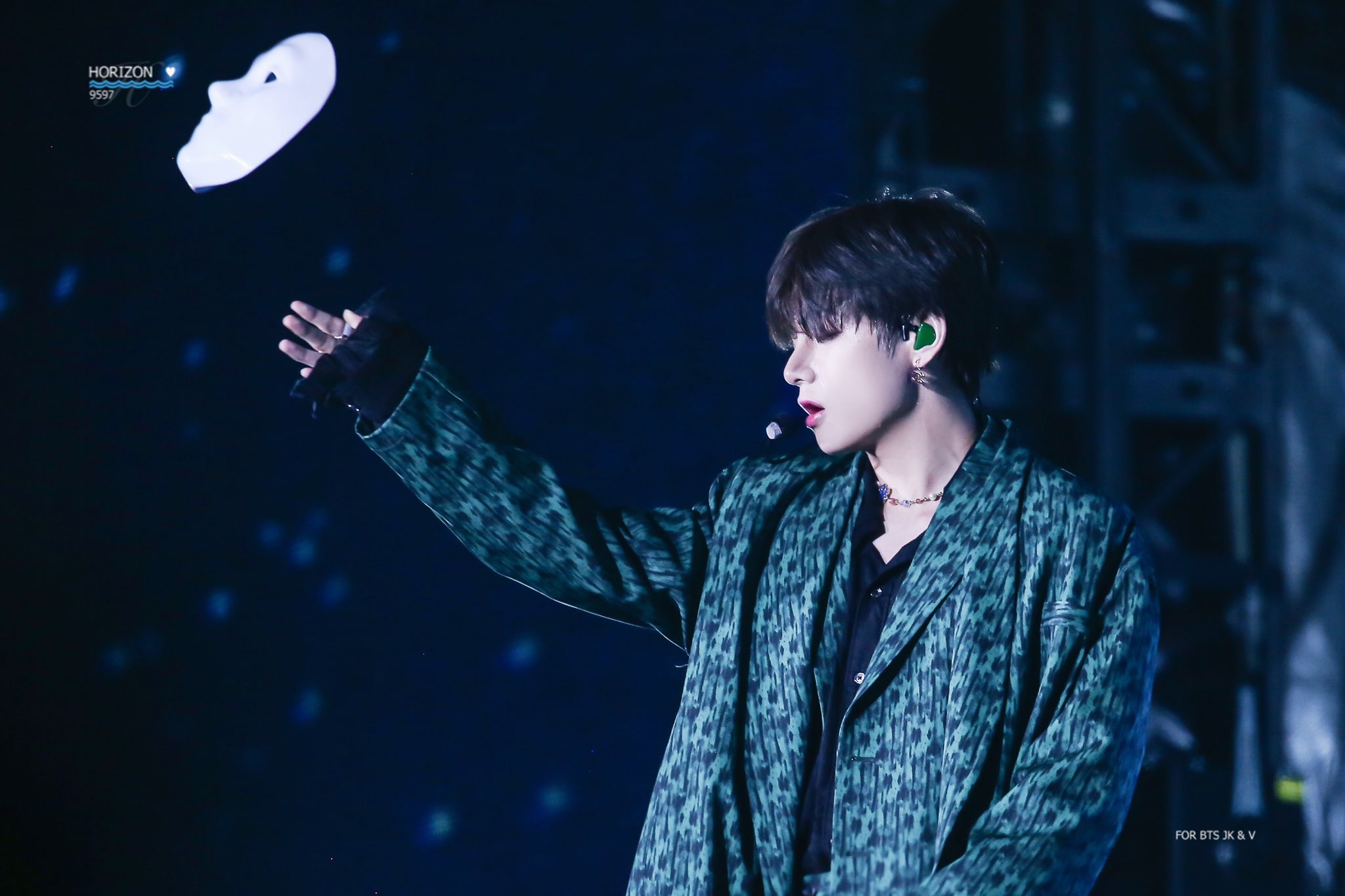 BTS world tour V throwing his mask into the air moment