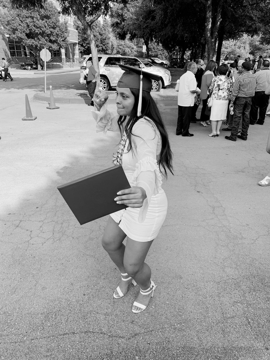 holideyinn's tweet photo. look at my beautiful best friend all grown up and graduated !! love u sis !! beyond proud #gocraZy #gostoopid https://t.co/iOq19irZO4