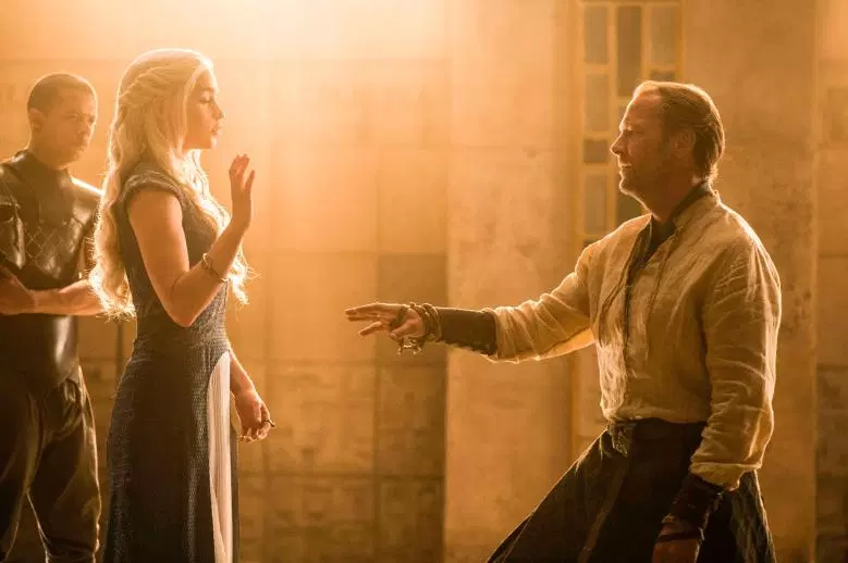 itsmepau__'s tweet photo. "Tres traiciones conocerás. Una por sangre, otra por oro y otra por amor"
#GameOfThronesFinale #GameOfThrones https://t.co/KLKHLEuQ4G