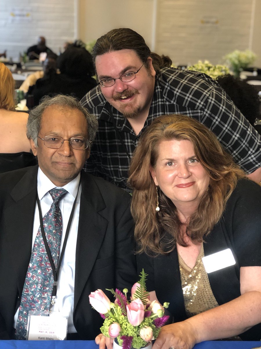 MOWSF's tweet photo. #mowsf would be nothing without the unwavering support of itโs volunteers and staff. Thank you so much for your dedication to enriching the lives of seniors! #mowsfgala #nonprofit @MOWSF https://t.co/eOOBCdWE78