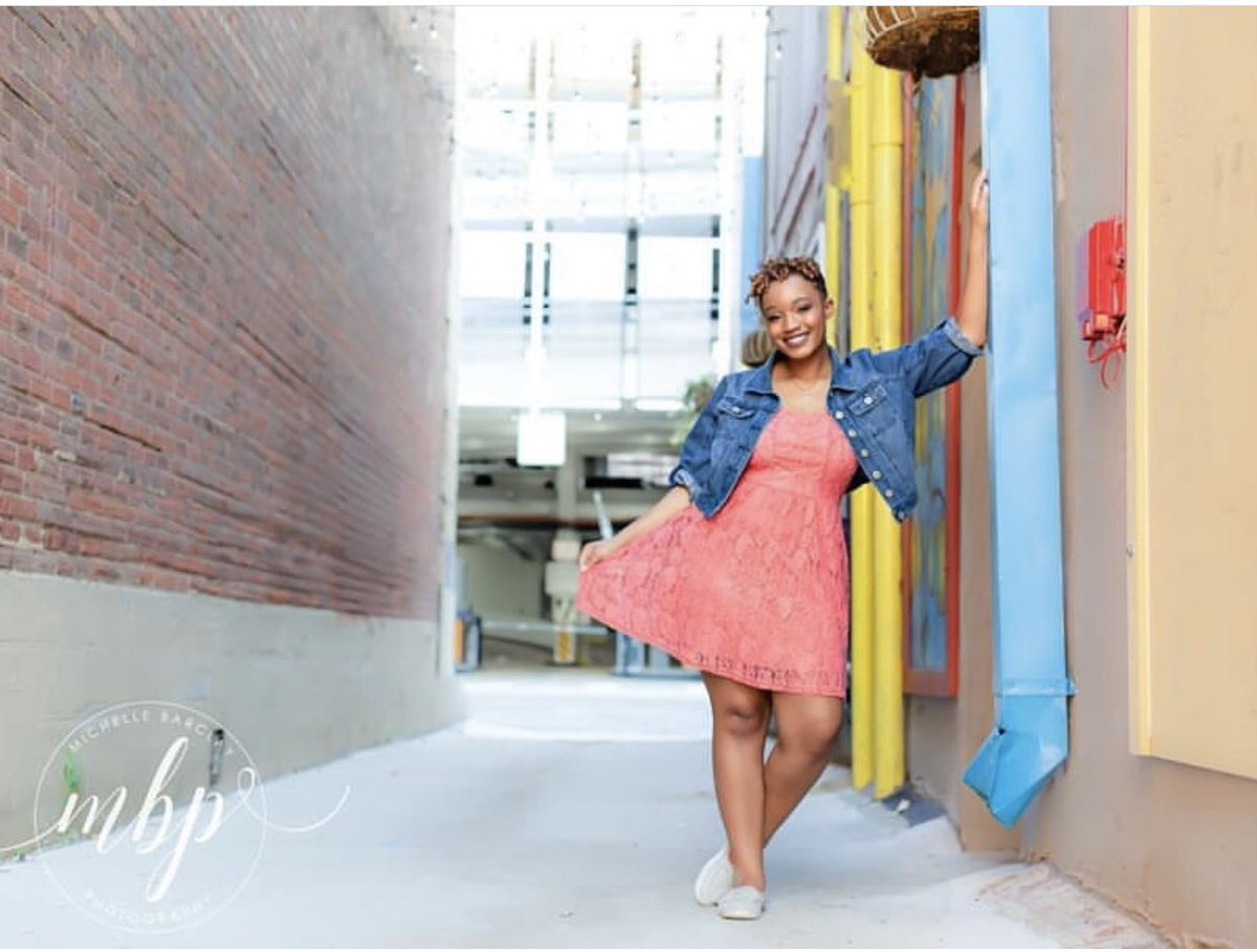 shawtyred79's tweet image. My oldest baby is graduating in 2 days 🎉🎉🎉🎉 #Proudmom #FAMUBound 🎓🐍