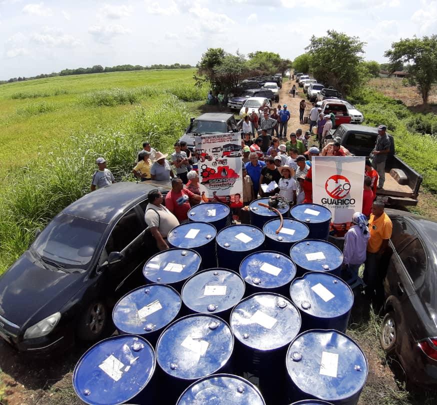 En el Municipio Francisco de Miranda 140 Productores recibieron lubricantes para preparar el ciclo de siembra de invierno 2019. Siempre estaremos del lado de quién produce y trabaja.

#EnCuerpoYAlmaPorGuarico

.<a href="/NicolasMaduro/">Nicolás Maduro</a>

#DiálogoPolíticaYPaz