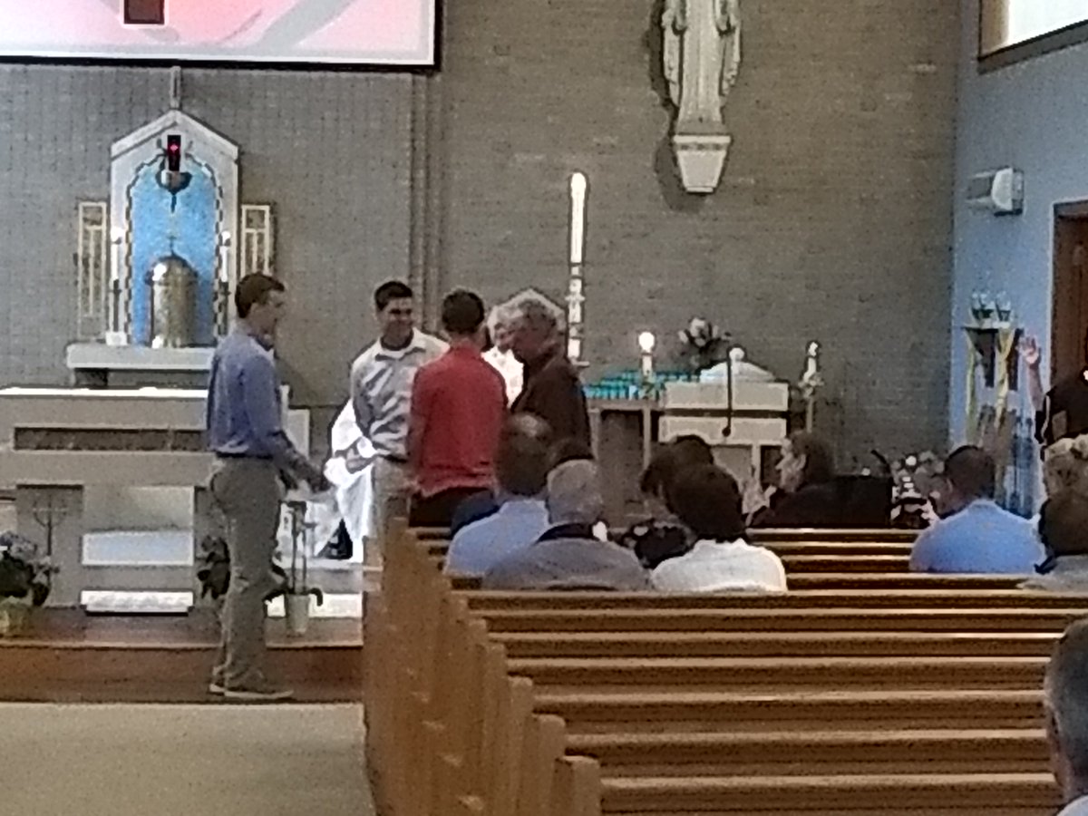 SacredHeartMA's tweet photo. This morning we celebrated our parish's graduating seniors with a special blessing to the graduates, a blessing from the graduates to the parents and the presentation of the Brenda M. Bonetti Memorial Scholarship to 4 parish seniors. #Classof2019 #graduationblessing https://t.co/IUU9bwz3TU