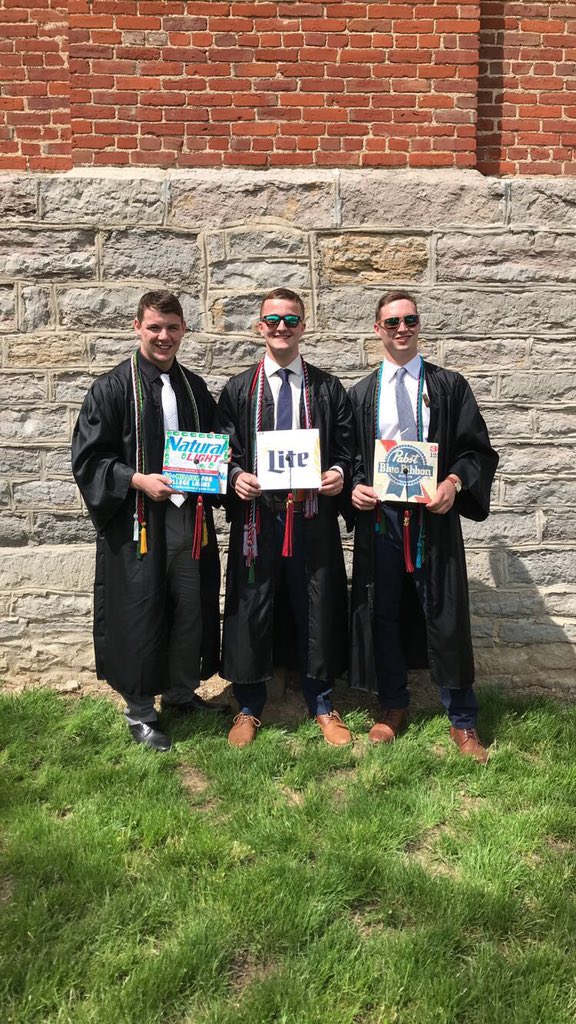 michael_smosny's tweet photo. @naturallight help me prove to my friends you guys are the best beer. Help me with my college debt🤙🏼 #NattyStories https://t.co/E5rQGebzZI