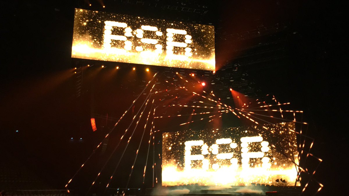FBTeam's tweet photo. @AccorH_Arena @KaosOnline @backstreetboys @DeezerFR #BSBFRA @backstreetboys https://t.co/7TrEoLlEKp