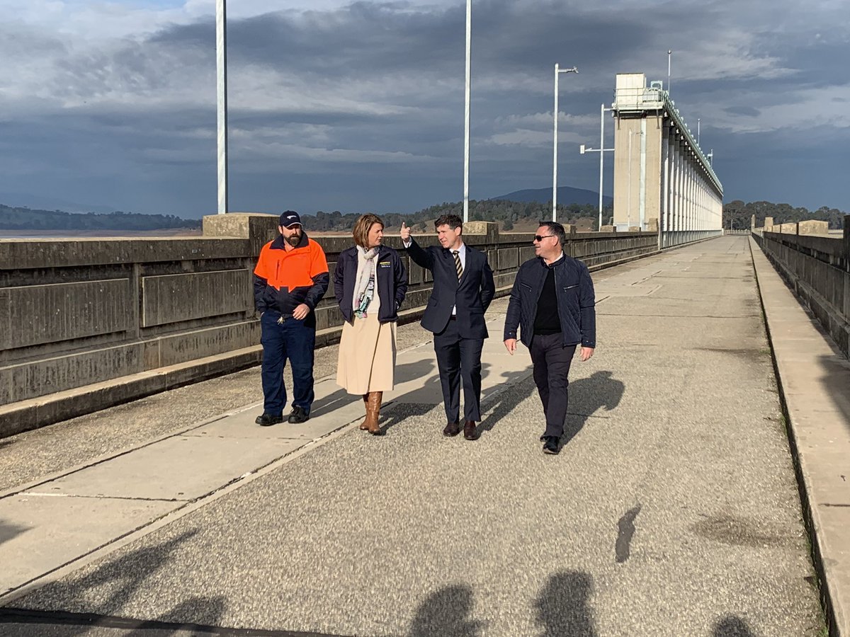 JessicaGledhil4's tweet photo. It’s all in the finger pointing @JohnBarilaroMP @melindapaveyMP @jclancyliberal at a tour of Hume Dam. Meeting with local stakeholders today more on @PRIME7Border #alburywodonga https://t.co/EnWSuOJIvN