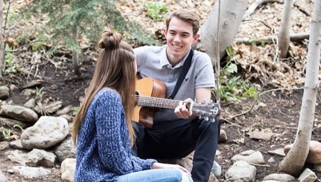 Who are you playing for today?⠀
Music brings us all together in so many ways and there's just something magic about that.⠀

📷 @ashtonbutlermusic__⠀
#tetonguitars #songsunday #guys #girls #tetonacoustics #6strings #camping #boyfriend
