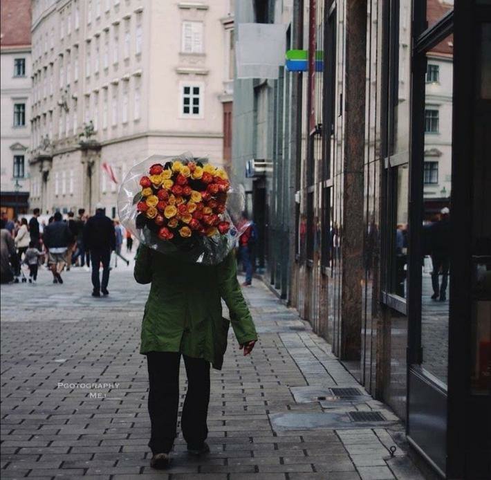 مهما نظرت لنفسك فأنت تعني أكثر من ذلك لغيرك فإبتسم وأشعر بسعاده أكثر لأنك خلقت لتكون شيء مهما بهذه الحياة يا إنسان...