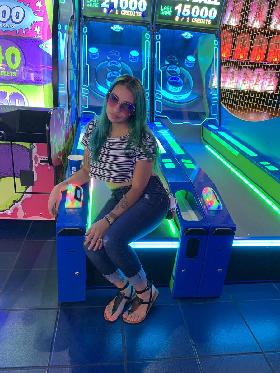 _mftiny_'s tweet image. I have my moments 💚💚 #quickflick #greenhair