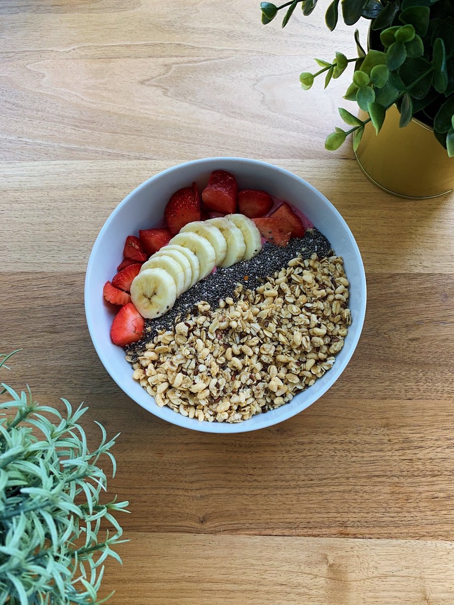 Add #chiaseeds for some extra omega-3s, fiber, iron and calcium! Plus, they help keep you full for longer.