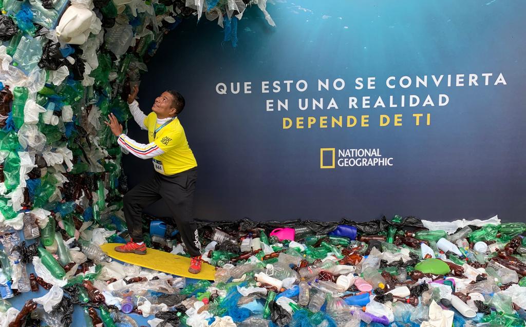 alexduran76's tweet photo. Así! con las manos Así 👎🏽👎🏽 "No queremos que esto se convierta en una realidad"
Gracias a todos los que trabajan para ello, nosotros haremos nuestro aporte Pa' delante! 👏🏽 #NatGeoRun @NatGeo_la #PlanetaOPlástico #FelizDomingo #ESPNRun #Esperanza #PlasticFreeDay   @Vivirsinplastic https://t.co/R6iIGX6ErB