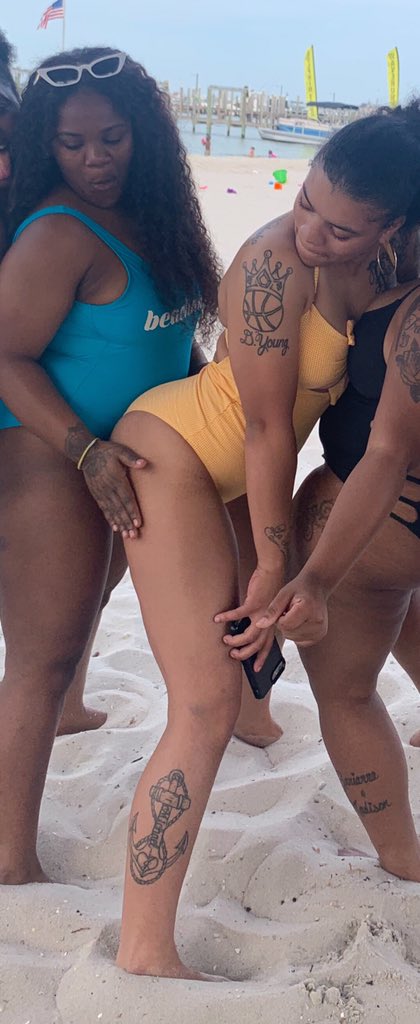 AngelEscobar66's tweet photo. Give A Fuck About These Hoes🙅‍♀️
BoSSbUNNy My Dawg 4Sho🤪
#RealSisters🤞
#DayNdNight🌗 https://t.co/Qt1XIFjSME
