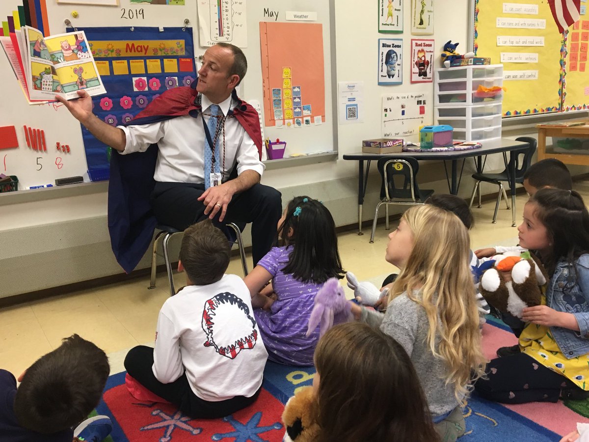 MrsTernullo's tweet image. Thank you @HHS_Bemiss for joining us for Pet Show Day in KT! #RoyalReader #HuckleberryHero