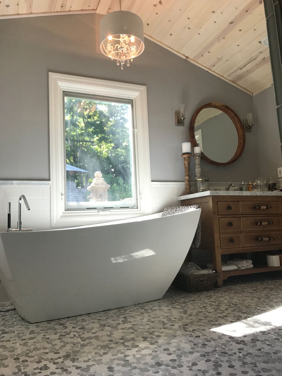 ArizonaTile's tweet photo. Soft and tranquil, our White Marble Flat Pebble mosaic brings on a spa-like ambiance in this master bath. #marbletile #pebblemosaic #spabath #bathremodel #tipsontile https://t.co/XIqttSwEHJ https://t.co/brgLewxl4I