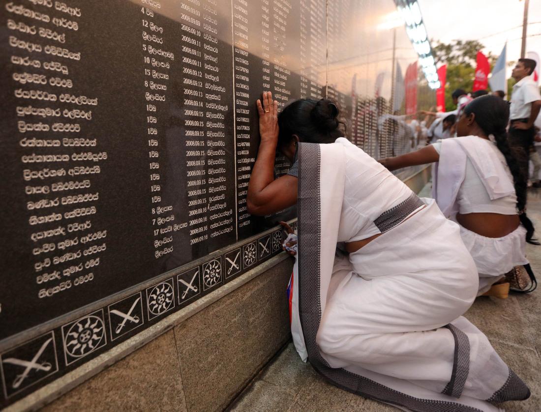 SriLankaTweet's tweet photo. Remembering all Sri Lankans 🇱🇰 who lost their lives 🙏
No More War Again 🙏
#SayNoToTerrorism
#TogetherWeCan
One Country 🇱🇰 One Nation 🇱🇰 🙏 
#RemembranceDay #Mullivaikkal #RemembranceDaySL #LKA #SriLanka #May18 https://t.co/G2uFPhJCzI