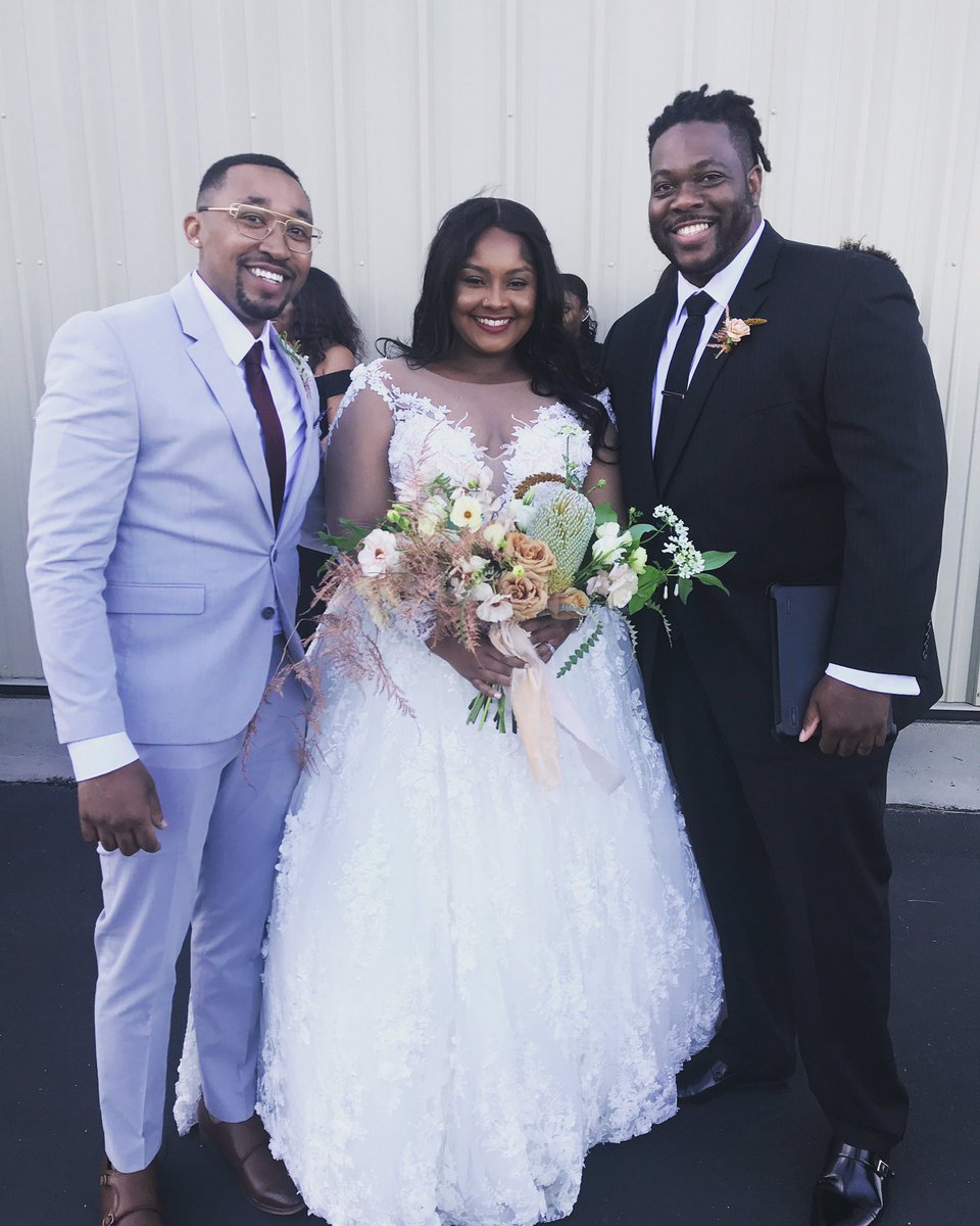 Custom_Ceremony's tweet image. Congratulations to Crystal and Samuel, just married at the beautiful @hangar21venue in Fullerton!
.
Blessings!
.
#YourCustomCeremony #justmarried #ocwedding #blackweddingofficiant #blackexcellence #blacklove #weddingceremony #weddingceremonies #funnyweddingofficiant #fullerton