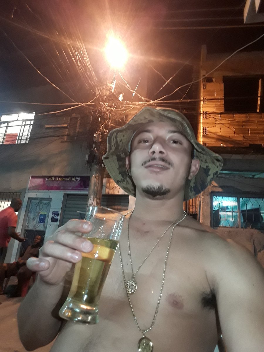 Th81309129's tweet photo. A vida e pasagero  vamos a aproveita  ouro para gente e urina  😂😂😂😂🍁🍤🤦‍♂️🤦‍♂️🙌🙌🙌🙌 https://t.co/OlIwvzXGNv