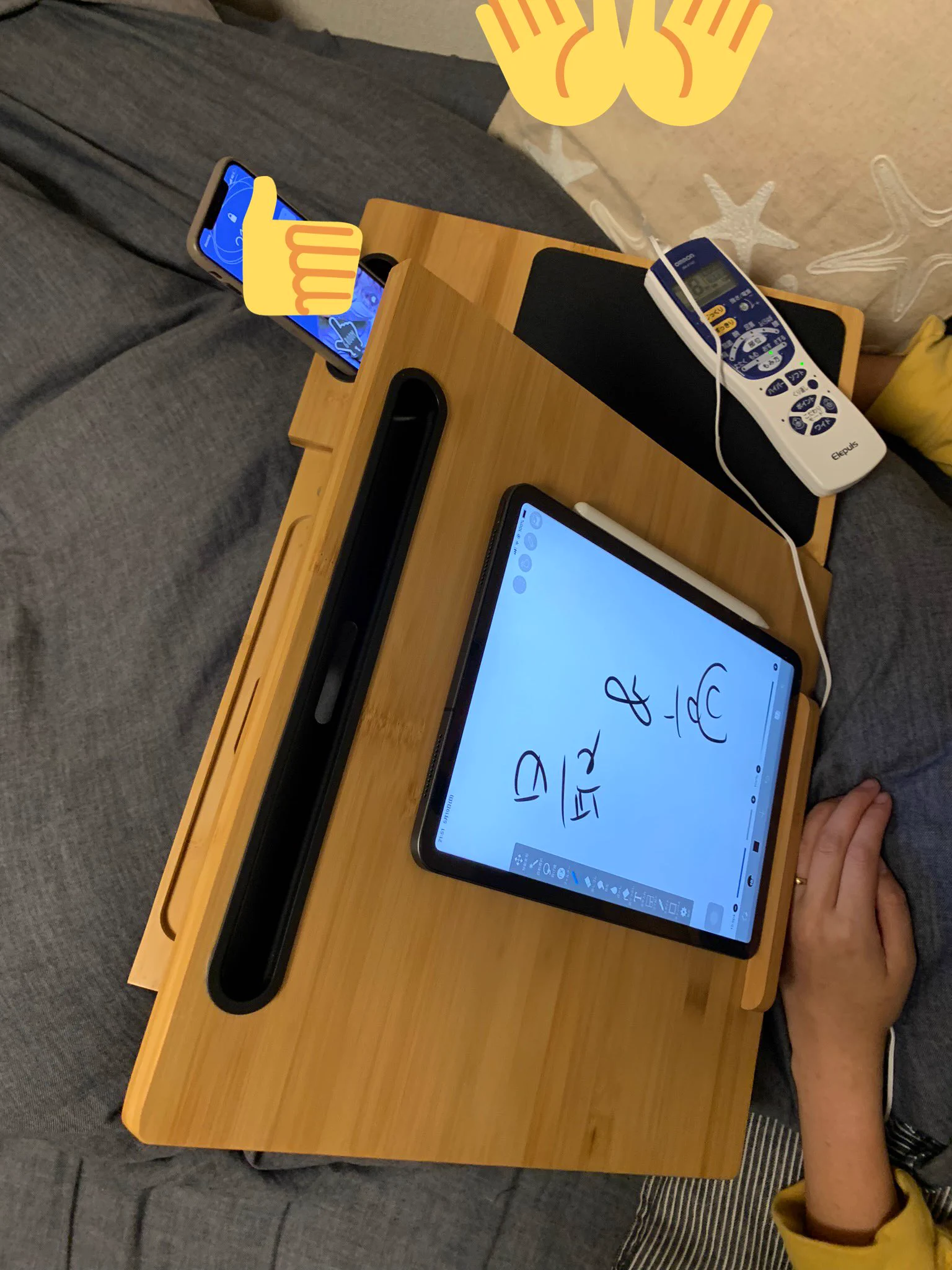 この机があればベッドでゴロゴロしながら作業出来るぞ！！コストコで買える！！