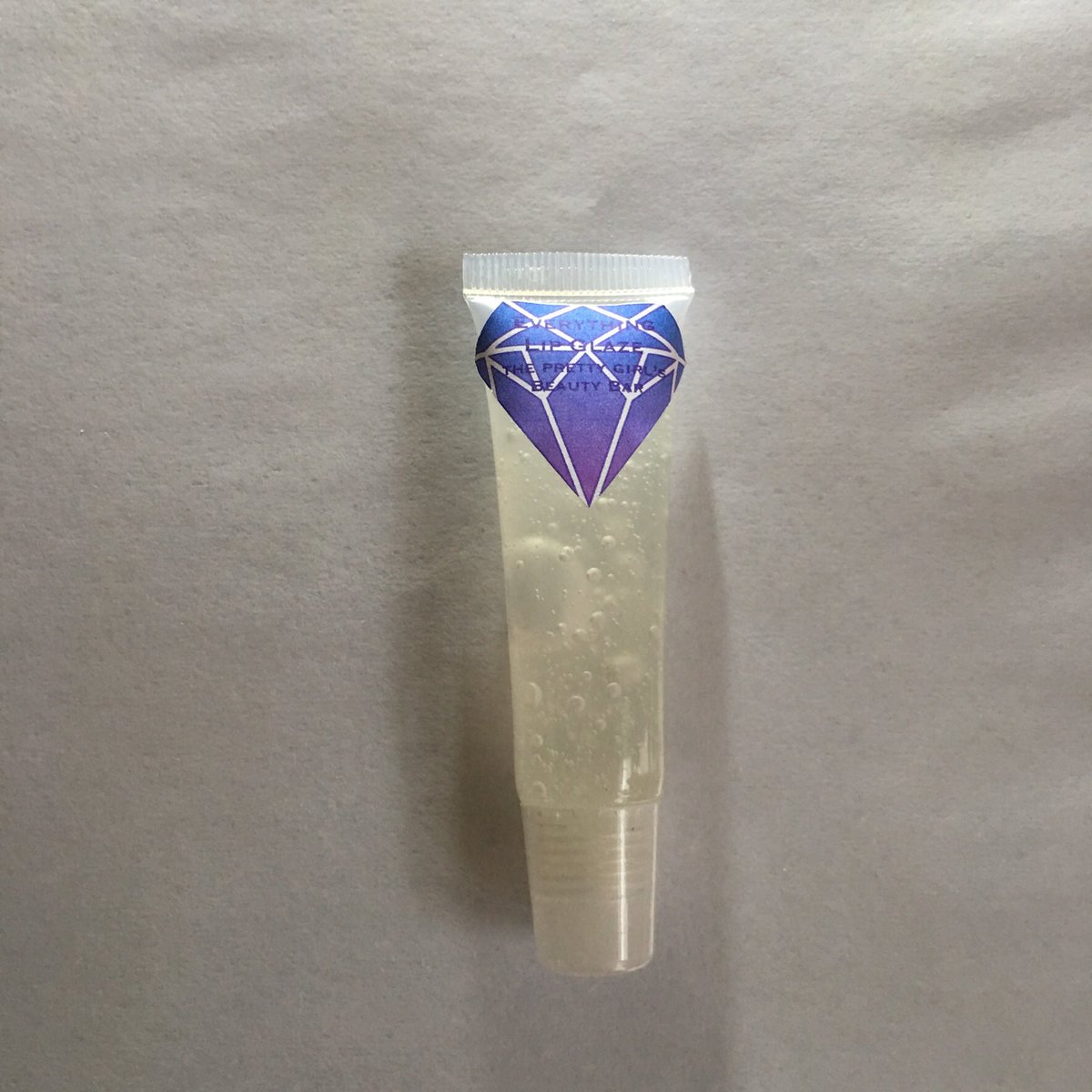 PraySlayHustle's tweet photo. Everything Lip Glaze is a moisturizing, non sticky, strawberry scented gloss with just the right amount of shine. It can be worn alone or over lip stain, lipstick, or lip liner. $4 with free shipping! 

Shop now at
https://t.co/VOsAiWQUXM https://t.co/txQrgvEmJF