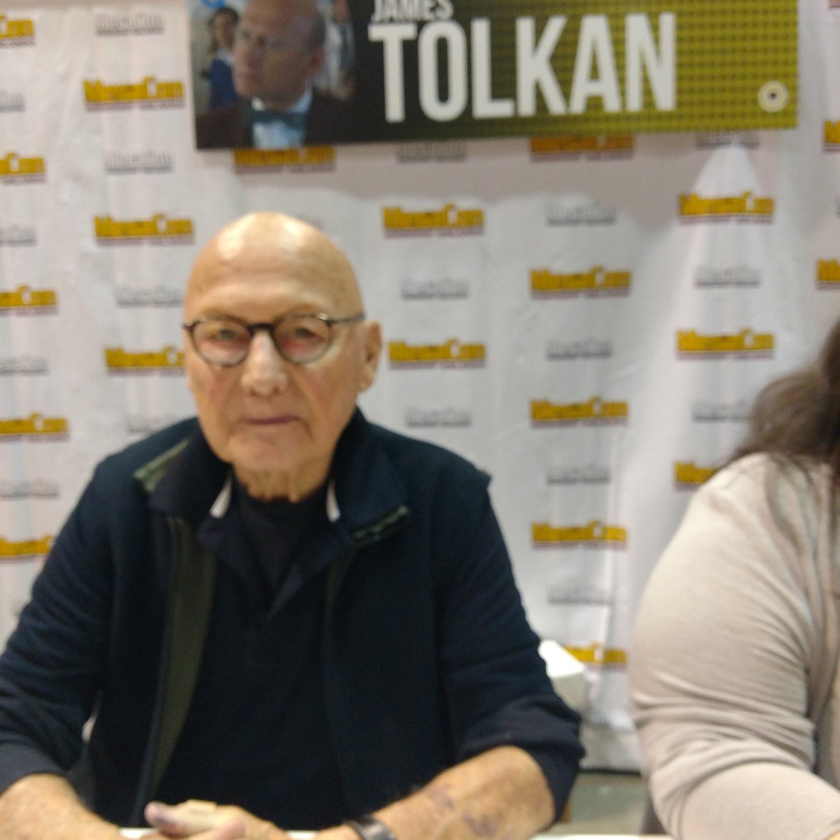 ArchieGoodwin's tweet image. Met an old TV friend at Megacon. He was there for Back to the Future, but I liked him in Nero Wolfe the most.