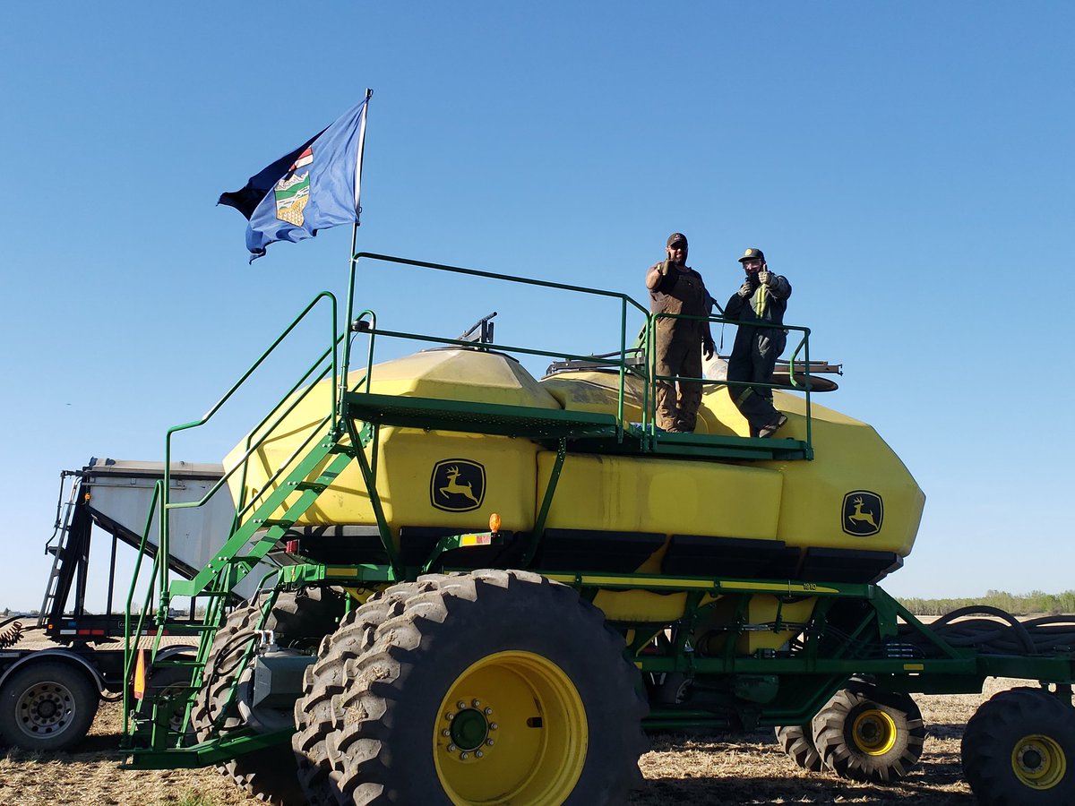 bari_khaled's tweet photo. Another beautiful evening for setting up Canola variety trial near Carbondale, AB. Thanks to #CrozierDairies for their constant  support for this trial. 
@nicole_crozier1 @CrozierPaden  @cropchaser01 @DEKALB_Canada @AgvocadoJackson @AmyCrozier1 @WinFieldUnited #plant19 https://t.co/V9eadrIZmR