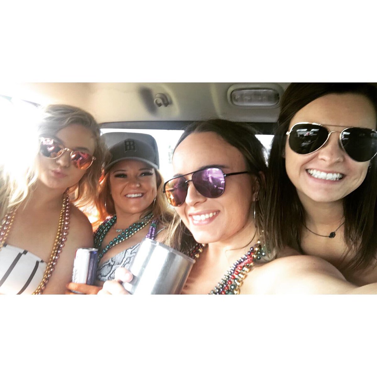 emirae12's tweet photo. Damn good weekend in the books ๐ค๐ผ #jeepsgotopless #classycrystal @taylor_frenzel @RileyFayeee @haileydiane24 @MollyJill3 https://t.co/GEUUNLApiP