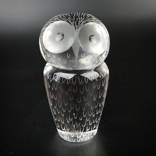 Vicke Linstrand crystal owl for  Kosta Boda #glassowl #swedishglass #kostaboda #vickelindstrand #1960sglass bit.ly/2LXSpTU