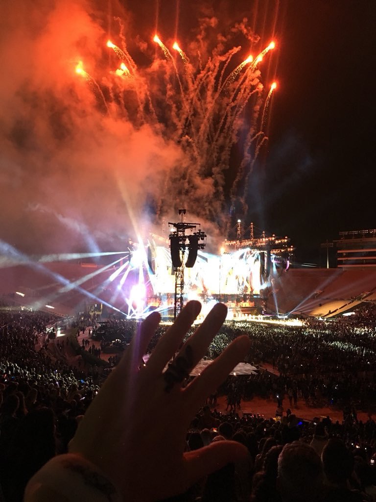 newaugusts's tweet photo. 1 year ago today #repTourPasadena https://t.co/NzHrnWDKnp