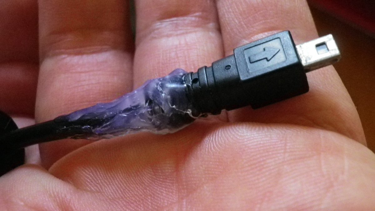 いしまる Twitterissa グルーガン アマゾン 先日購入したグルーガン デジカメケーブルやusbケーブルでコネクタ部が少しぐらついた時に早めに処置して延命をはかる Elesories の 中小型 グルーガン Elesories 35w 高温 ぐるーがん 手芸用 木工用 Diy 補修 工具