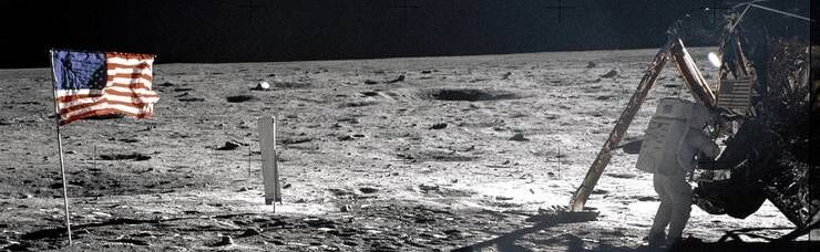 Unfortunately, she soon dies, which is what sparks Armstrong to apply for Project Gemini, NASA’s second human spaceflight program, as well as the agency’s Astronaut Group 2. bit.ly/2Q4rF2x #scifi #space #moon #moonlanding #astronauts #nasa #movies #moviereviews