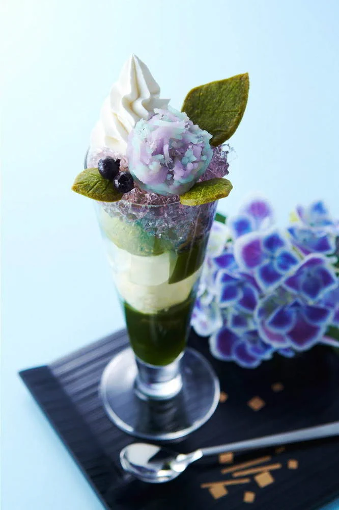 美しすぎる紫陽花パフェに思わず目を奪われる！食べるのが勿体ない！