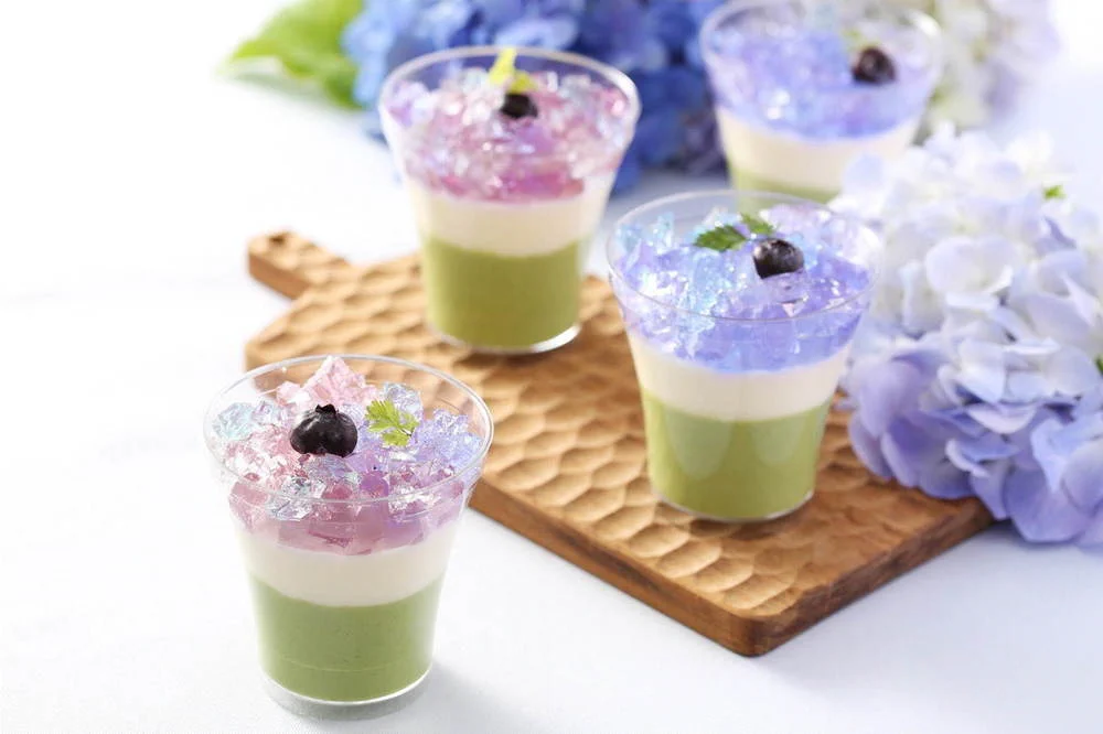 美しすぎる紫陽花パフェに思わず目を奪われる！食べるのが勿体ない！